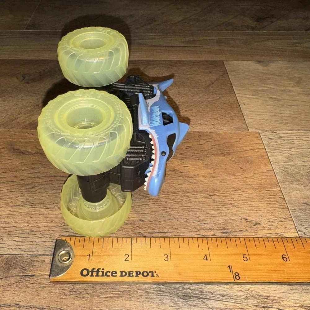 RARE Spin Master Monster Jam Megalodon 1:43 Monster Truck